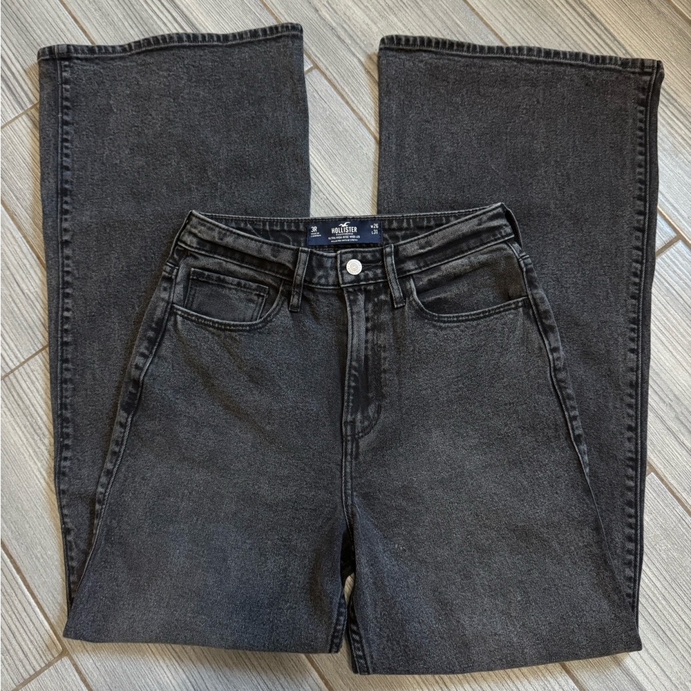 Hollister - black ultra high rise wide leg jeans size 3